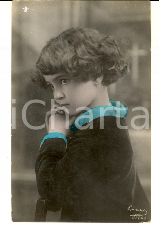 1910 ca Ritratto di bambina pensierosa *Cartolina VINTAGE ritoccata a mano FP NV