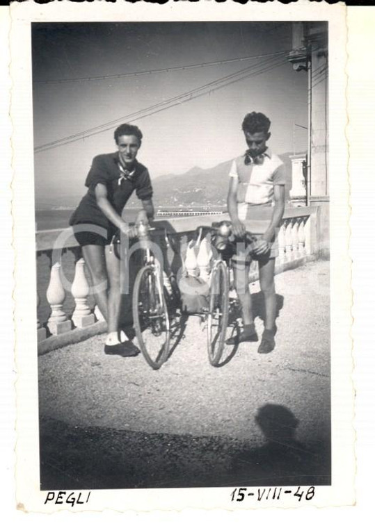 1948 GENOVA PEGLI CICLISMO Coppia di giovani in sosta *Foto VINTAGE 6x9