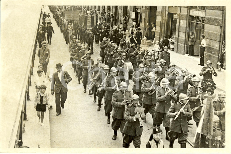 1934 MILANO Inaugurazione Sezione TRENTO Combattenti - Corteo con banda *Foto
