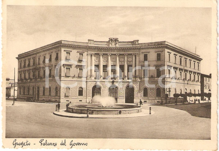 1930 GROSSETO Palazzo del GOVERNO Piazza della vasca ANIMATA *Cartolina FG VG