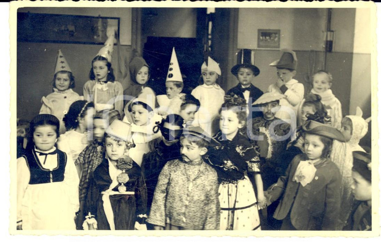 1952 MILANO (?) Bambini in maschera a una festa di CARNEVALE *Foto VINTAGE