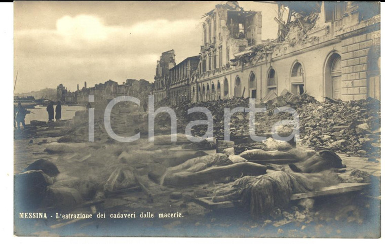 1915 ca MESSINA Estrazione dei cadaveri dopo terremoto 1908 Cartolina FP NV