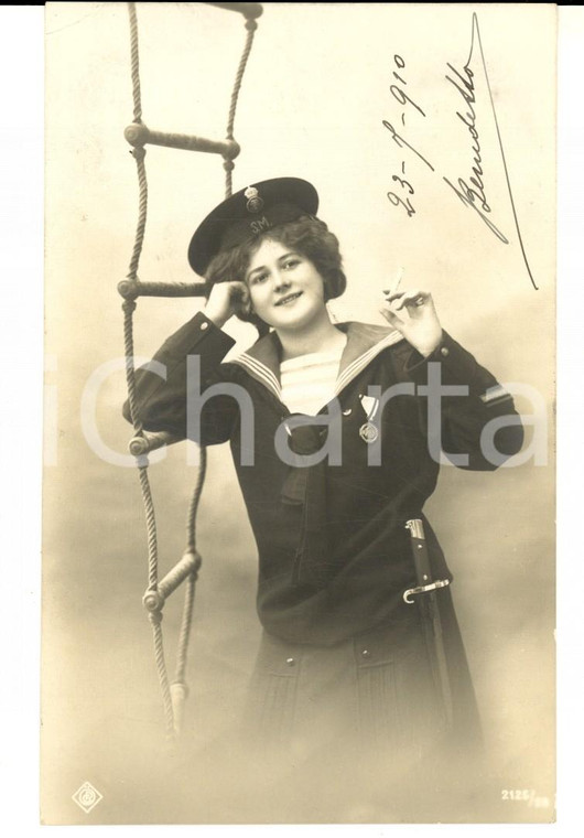 1910 ROMA Bella marinaia fuma alla scaletta *Cartolina VINTAGE ing. BONELLI
