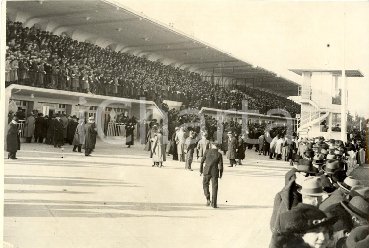 1936 MILANO Spettatori all'Ippodromo di SAN SIRO per Premio Nazionale di trotto