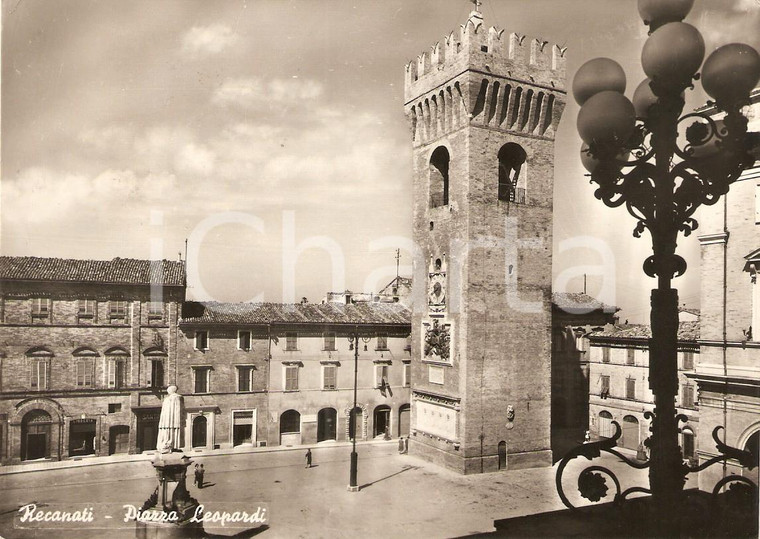 1958 RECANATI (MC) Piazza Leopardi ANIMATA *Cartolina FG VG