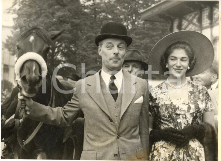 1957 CHANTILLY Prix de Diane - Baron Guy de ROTHSCHILD avec cheval CERISOLES