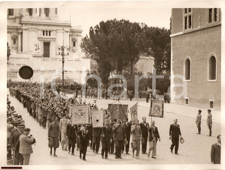1932 Roma. Mussolini alla sfilata dei GRANATIERI photo