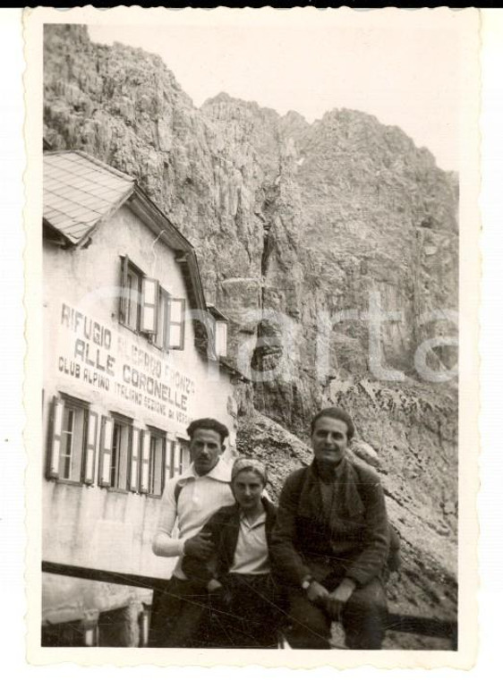 1935 Rifugio FRONZA ALLE CORONELLE (TN) Tre giovani escursionisti *Foto 6x8 cm