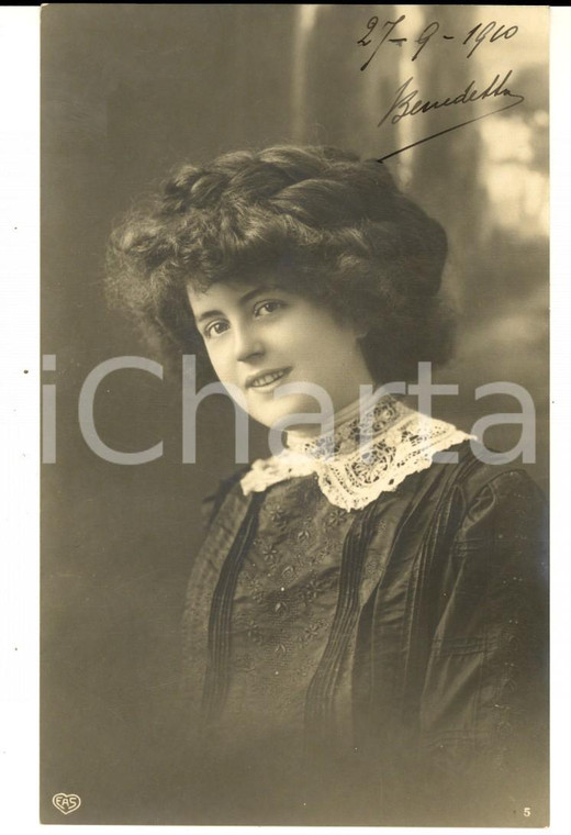 1910 MILANO Ritratto di donna con colletto di pizzo *Cartolina ing. BONELLI FP