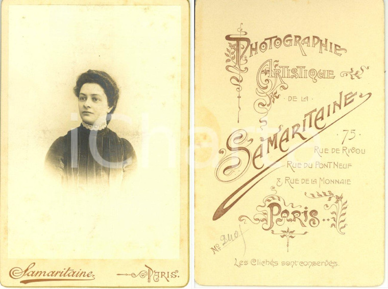 1900 ca PARIS Donna con vestito in velluto *Foto SAMARITAINE