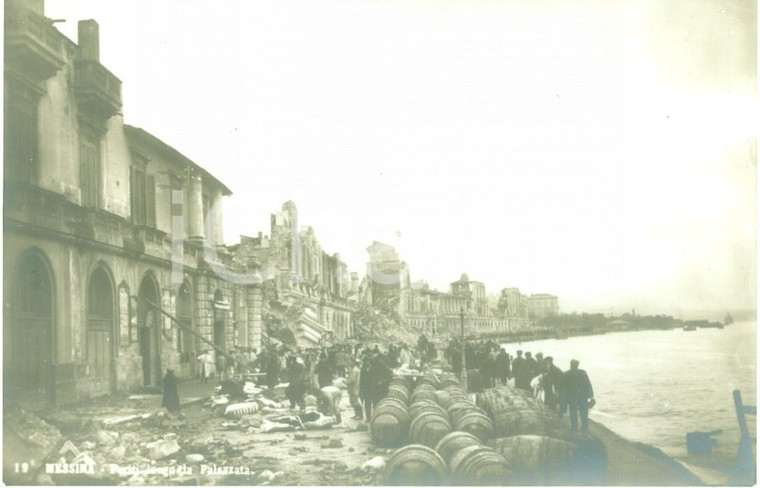 1920 ca MESSINA TERREMOTO Feriti lungo la PALAZZATA *Cartolina postale FP NV