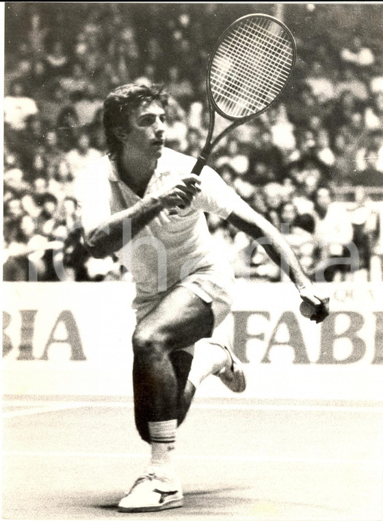 1980 ca TENNIS Gianluca RINALDINI prima di lanciare *Fotografia