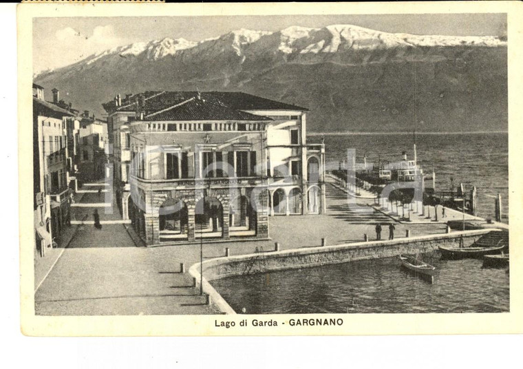 1959 GARGNANO (BS) Veduta con il municipio *Cartolina ILLUSTRATA ANIMATA FP 