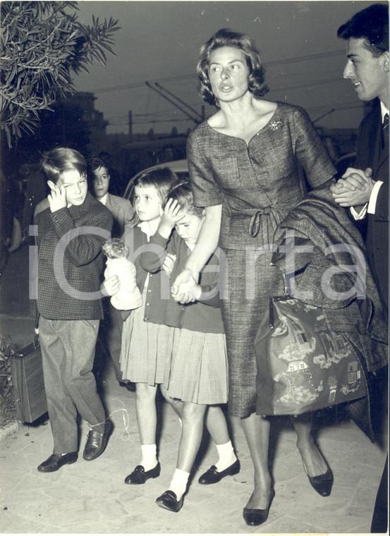 1959 ROMA Viale Buozzi - Ingrid BERGMAN esce di casa con i figli - Foto 13x18