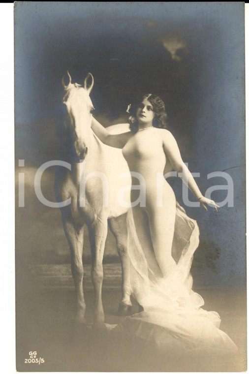 1910 ca Giovane donna posa con un cavallo *Cartolina EROTICA VINTAGE FP