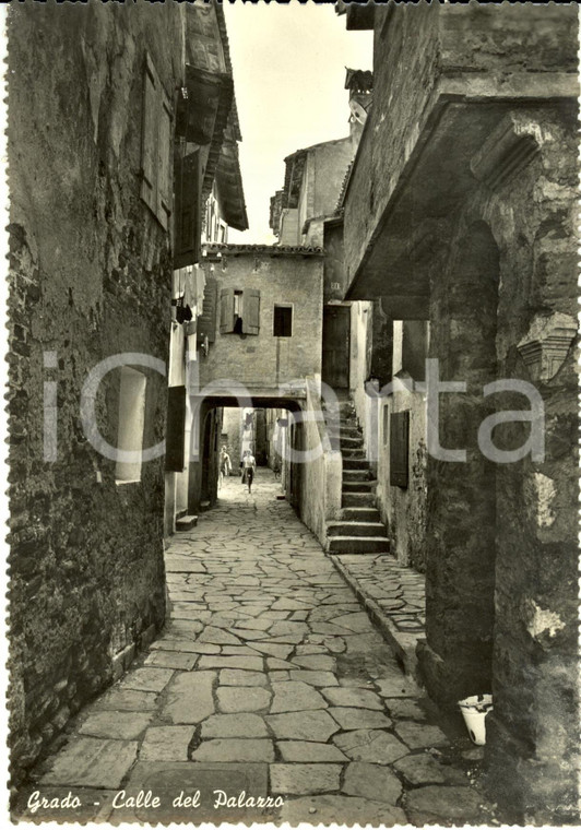 1950 ca GRADO (GO) Veduta della Calle del Palazzo ANIMATA *Cartolina FG NV