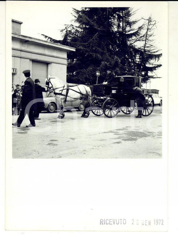 1972 BIELLA Arrivo di una carrozza con cocchiere alla stazione *Fotografia 13x18