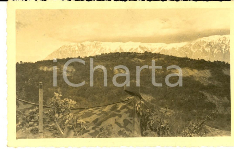 1940 ca WW2 ZONA DI GUERRA Il cappello di un alpino verso la vetta *Foto