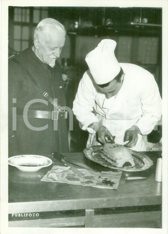 1935 ca MILANO LITTORIALI DEL LAVORO Pasticcere prepara una torta *Fotografia