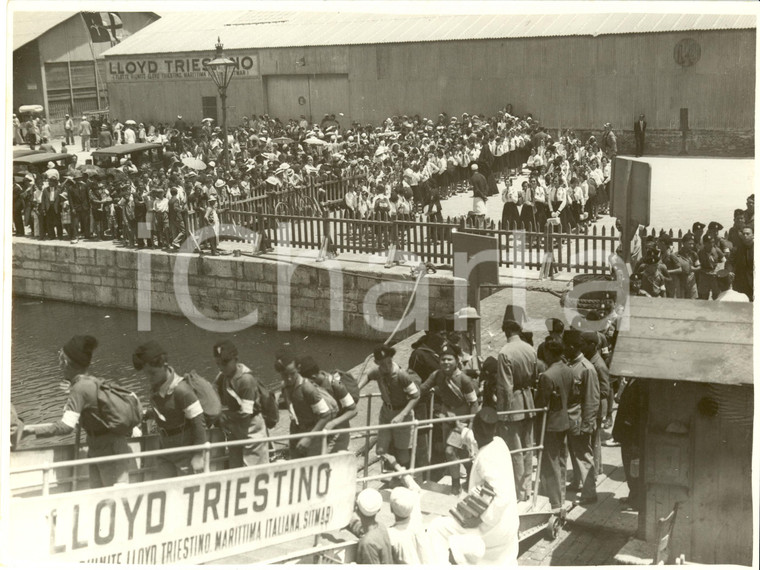 1935 GENOVA Avanguardisti salgono su piroscafo ESPERIA - LLOYD TRIESTINO *Foto