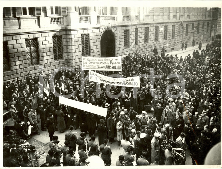 1936 MILANO Rurali Italiani di FRANCIA con striscioni per la Patria *Fotografia