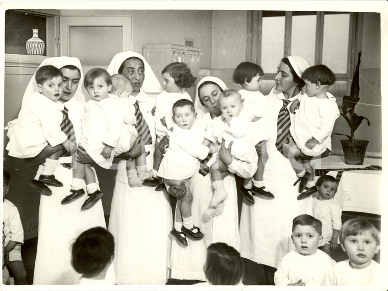 1937 MILANO CROCEROSSINE con bambini degli operai Case Minime *Fotografia