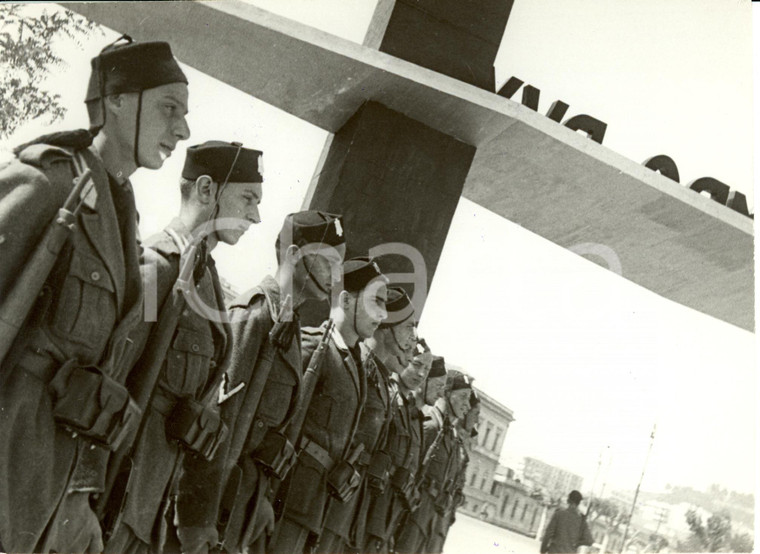 1938 ROMA CAMPO DUX Avanguardisti durante esercitazione militare *Fotografia