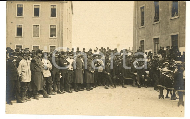 1915 ca FRANCIA Militari assistono a una cerimonia in piazza *Foto VINTAGE