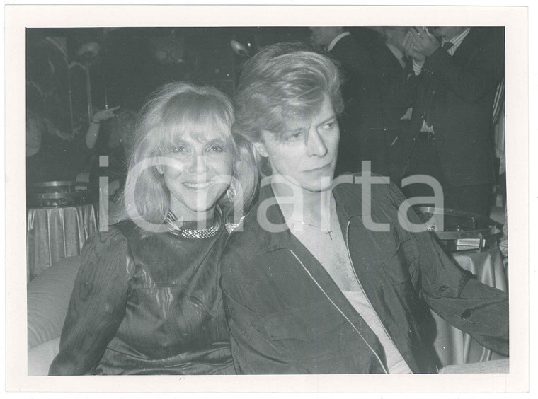 1980 ca s.l. David BOWIE con la moglie Angie - Fotografia 24x18 cm (1)
