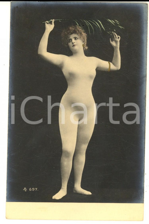 1910 ca EROTICA VINTAGE Donna nuda con ramo di palma - Cartolina postale