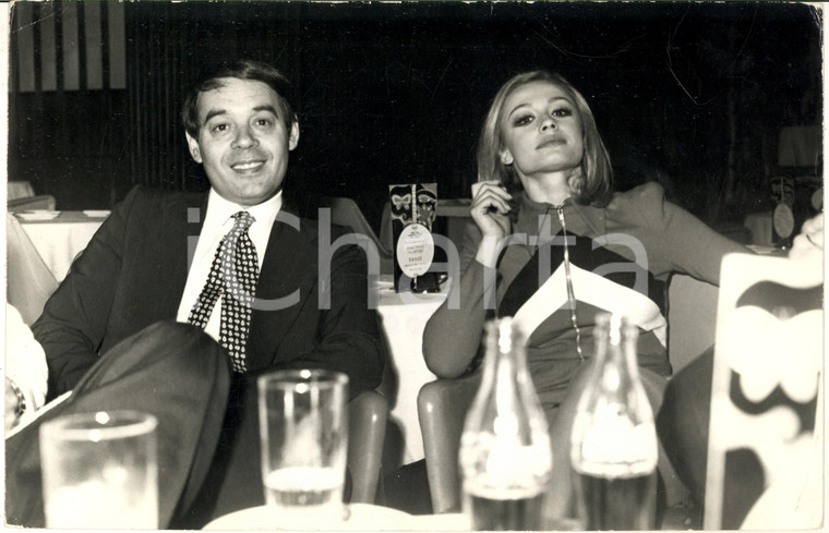 1971 COSTUME ITALIA Raffaella CARRA' con il fidanzato Gianni BONCOMPAGNI *Foto