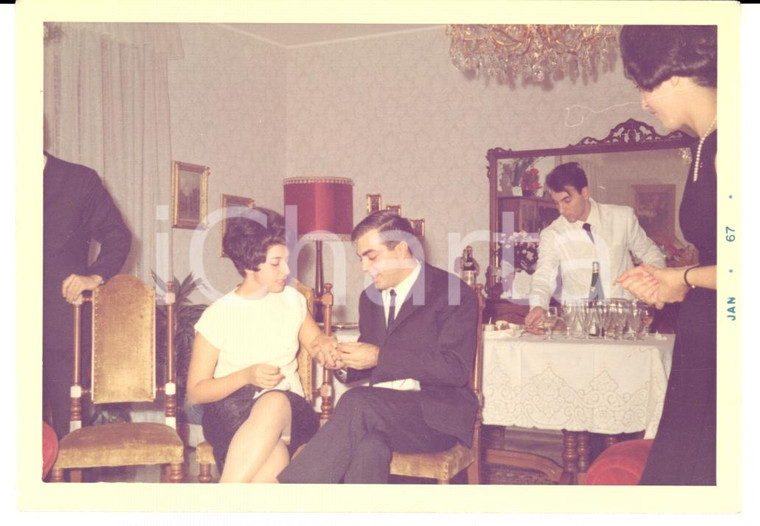 1966 MILANO Festa di fidanzamento con futura sposa in giarrettiere *Foto VINTAGE