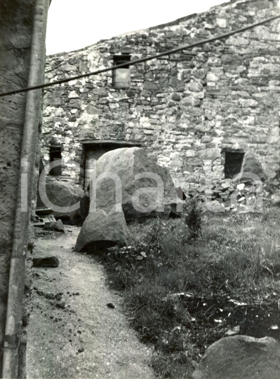 1980 ca ZAVATTARELLO (PV) Veduta di antica abitazione in pietra *Foto 17 x 24 cm