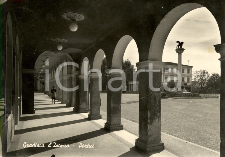 1949 GRADISCA D'ISONZO (GO) Portici di piazza UNITA' D'ITALIA *Cartolina FG VG