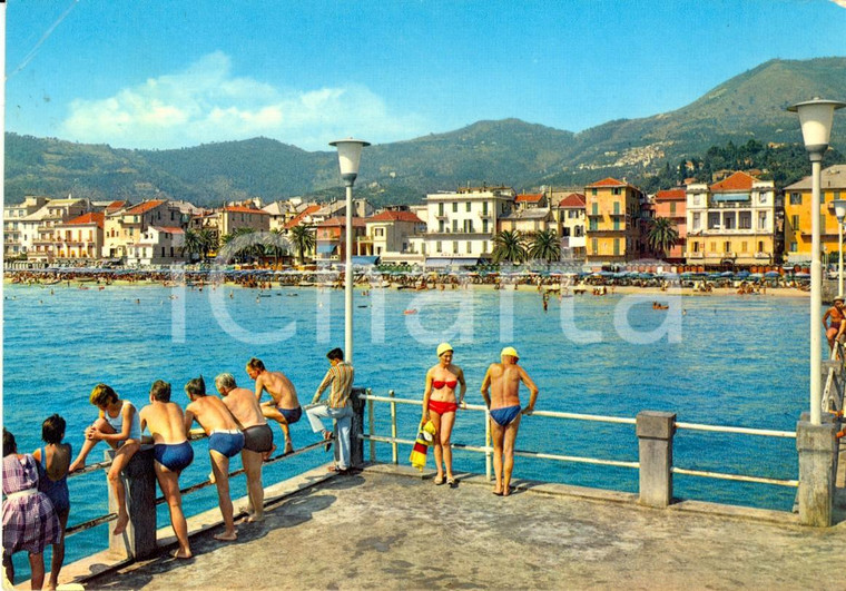 1974 ALASSIO (SV) Riviera dei Fiori Scorcio dal molo *Cartolina ANIMATA FG VG