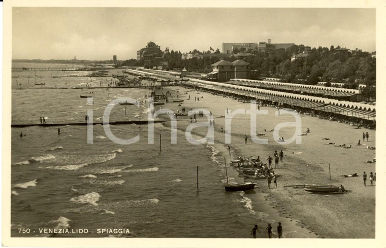 1943 VENEZIA La spiaggia del LIDO affollata di bagnanti *Cartolina ANIMATA FP VG