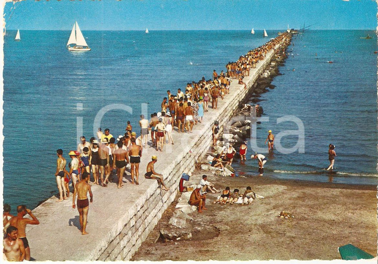 1971 LIDO DI SOTTOMARINA (VE) Bagnanti affollano la diga *Cartolina FG VG