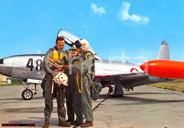 1970 ca AERONAUTICA Piloti aviogetto studiano piano di volo *Cartolina FG NV