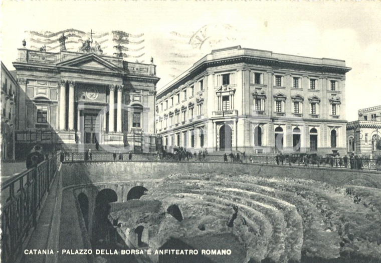 1952 CATANIA Veduta del PALAZZO DELLA BORSA e dell'anfiteatro romano *FG VG