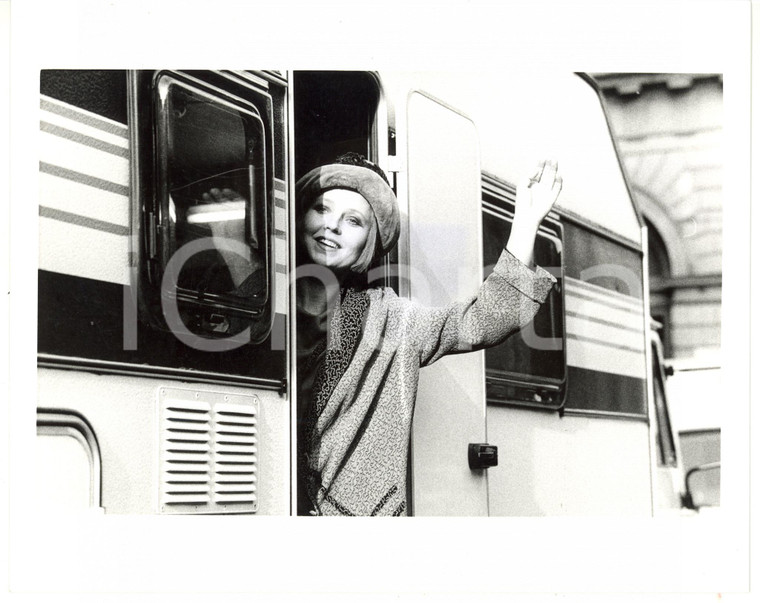 1987 CANNES - CINEMA "Miss Arizona" - Hanna SCHYGULLA saluta i fan *Foto 25x20