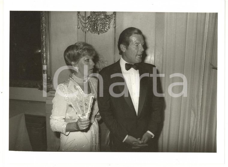 1983 VENEZIA Mostra del Cinema - Roger MOORE con la moglie Luisa MATTIOLI *Foto 