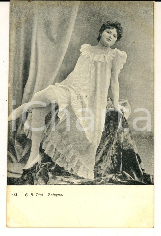 1900 ca COSTUMI Donna in abito trasparente accavalla le gambe *Cartolina VINTAGE