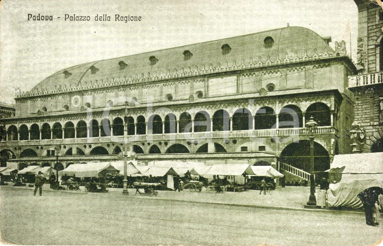 1925 PADOVA Palazzo della RAGIONE con bancarelle del mercato *Cartolina FP NV