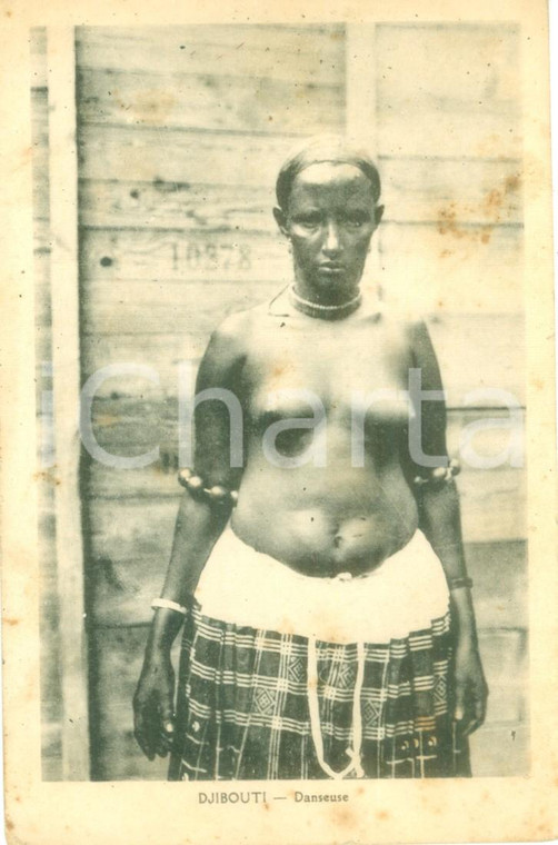 1930 ca DJIBOUTI (AFRICA ORIENTALE) Danzatrice a seno nudo *Cartolina FP NV