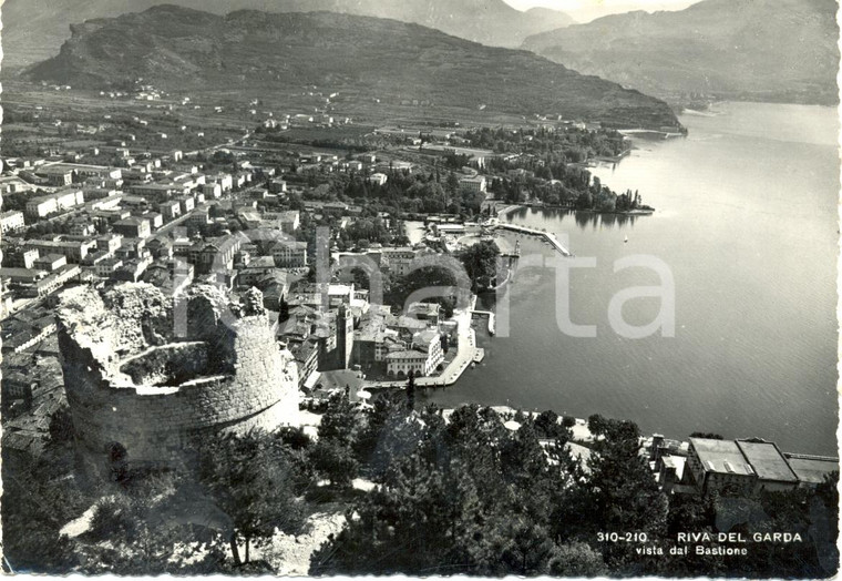 1959 RIVA DEL GARDA (TN) Vista del BASTIONE e LAGO  *Cartolina FG VG