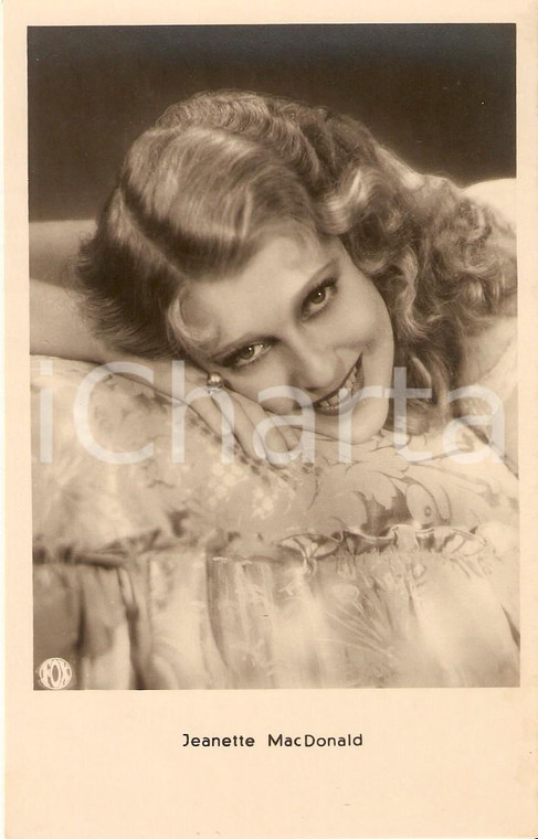 1940 ca CINEMA Actress Jeanette MacDONALD lying on bed *Cartolina FP NV