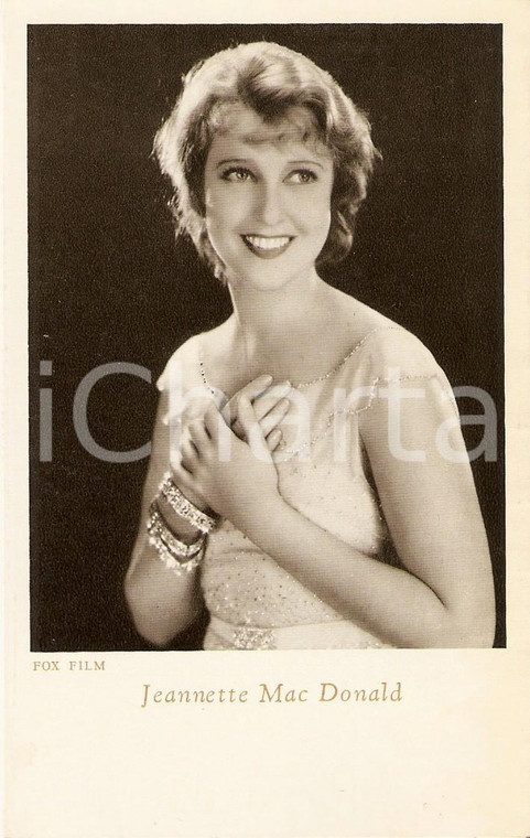 1940 ca CINEMA Attrice Jeanette MacDONALD Ritratto con bracciali Cartolina FP NV