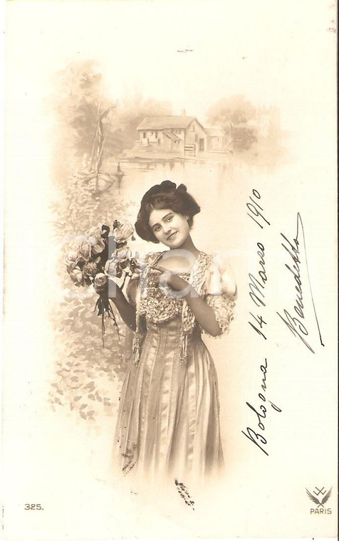 1910 BOLOGNA Giovane romantica con mazzo di fiori *Cartolina VINTAGE FP VG
