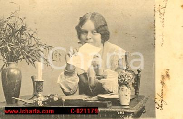 1904 Donna prepara lettera d'amore *Cartolina FP VG