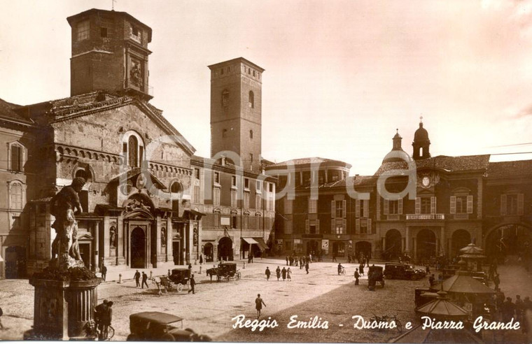 1940 ca REGGIO EMILIA Piazza Grande e il DUOMO *Cartolina postale ANIMATA FP NV